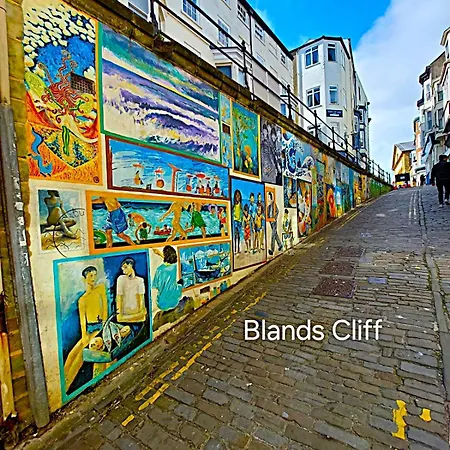 5 Prospect Place - 2nd Floor Dream View Scarborough